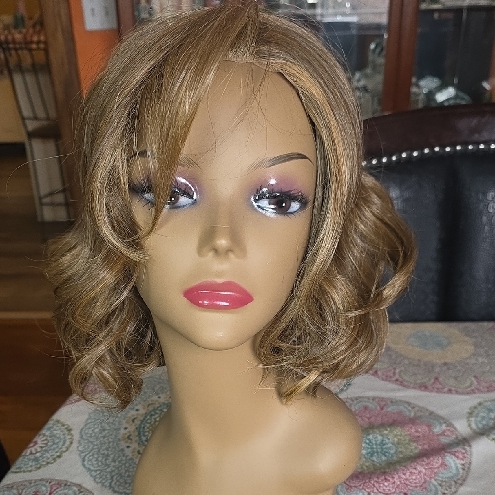Raquel Welch Editor's Pic In Golden Russet?